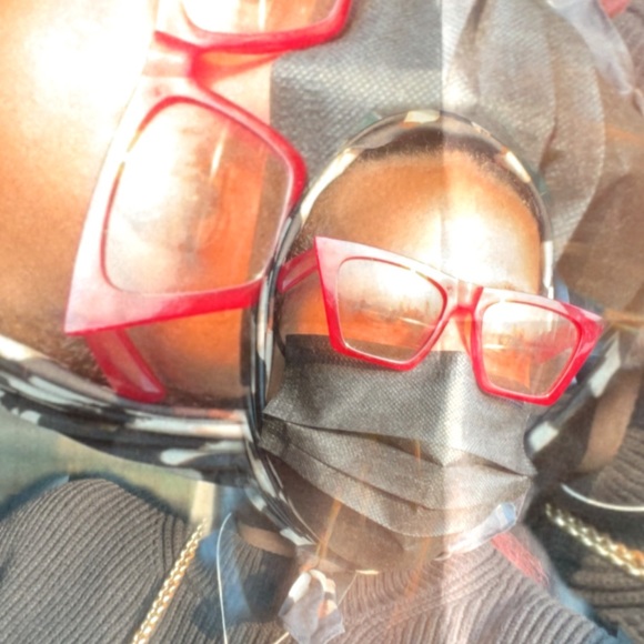 Stylish Mom w/ a bad shopping habit! - Picture 3 of 6